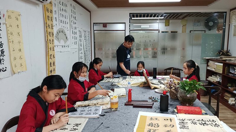 管理培训师与咨询顾问：职业定位与职能差异解析