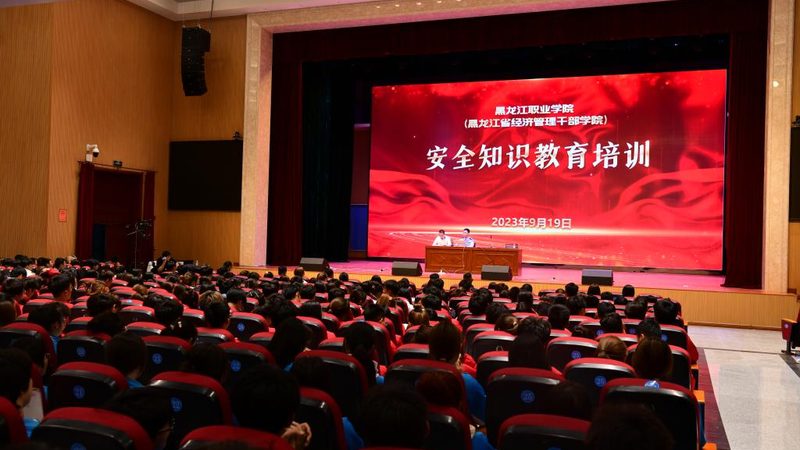 叉车证与挖掘机证：通用范围与区别解析