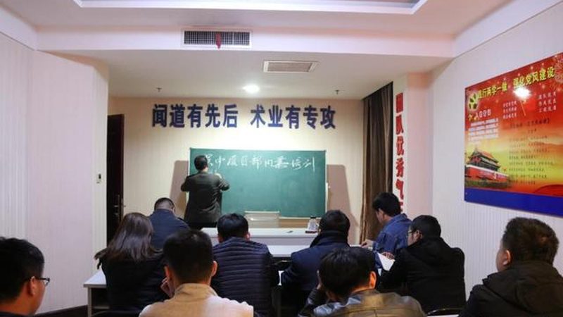 一般来说，成人高考备考计划可以分为以下几个阶段：